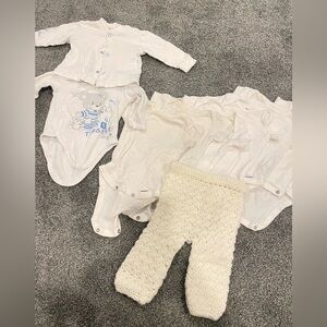 New born Baby onesies bundle with beanies